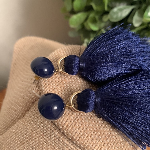 🌻Three Tier Tassel Post Earrings - Picture 3 of 7